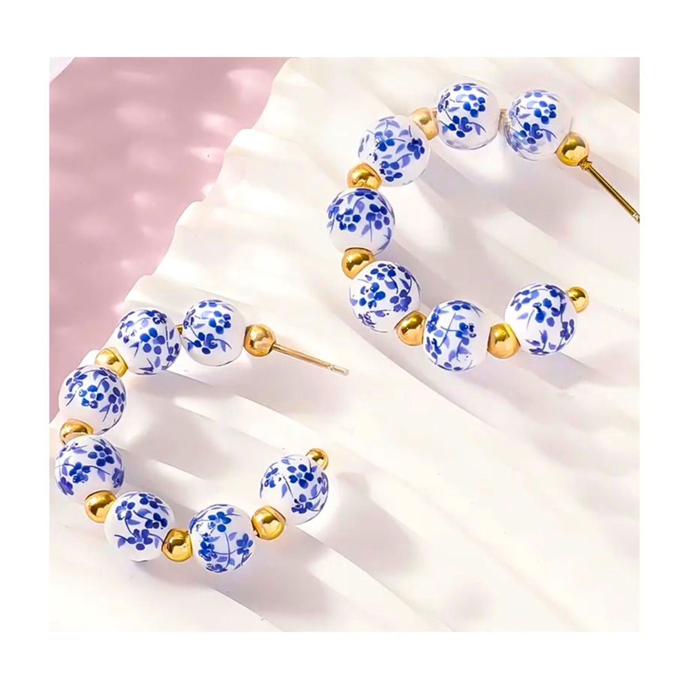 VINTAGE BLUE & WHITE PORCELAIN EARRING